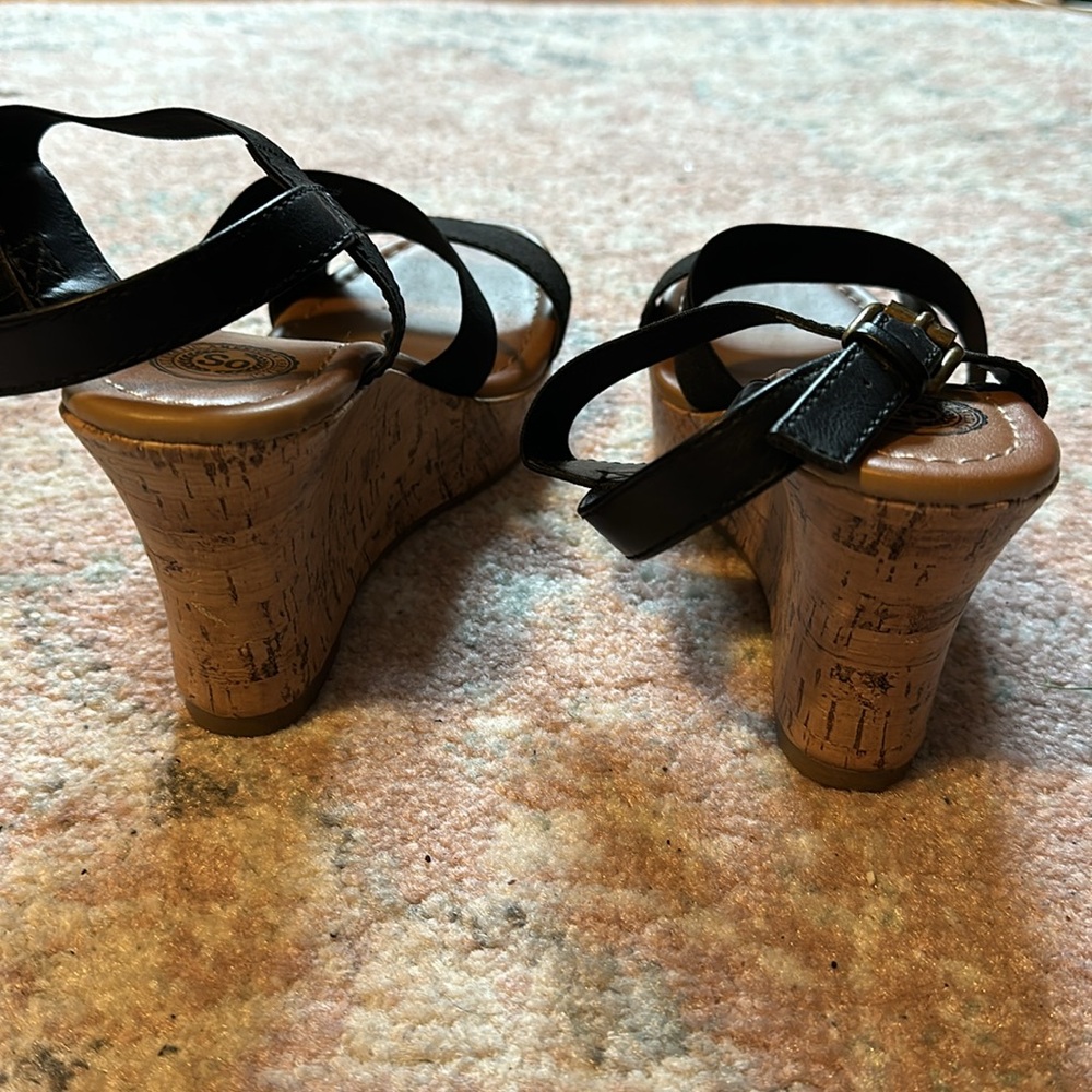 Women’s Platforms - Picture 3 of 4